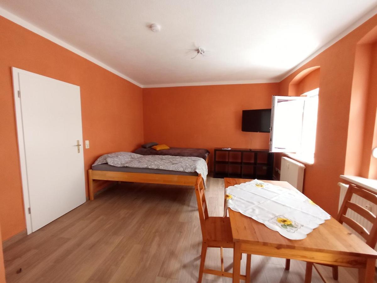 Kleine 1-Raum-Ferienwohnung Mit Hohem Komfort Teuchern Buitenkant foto